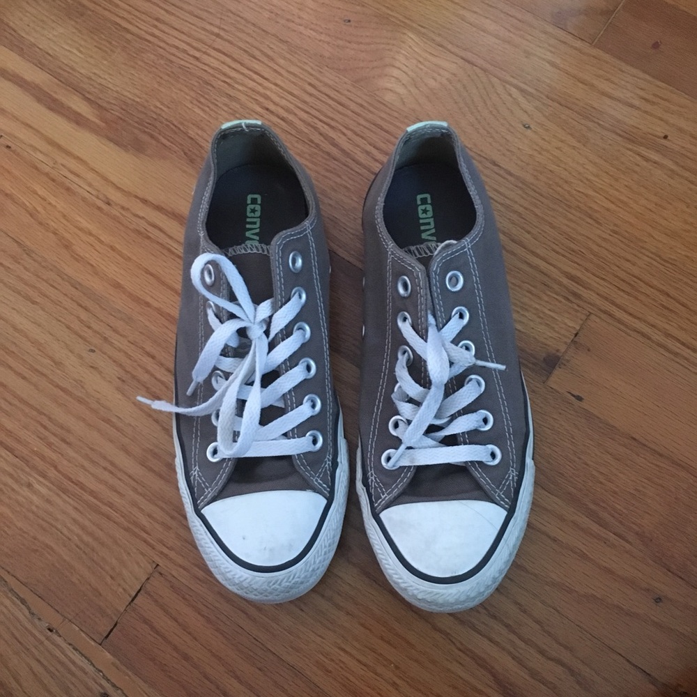 grey/green converse (dual colored “tounge”)